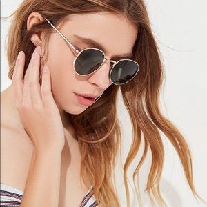 Urban Outfitters ☼ Dyllon Metal Round Sunglasses